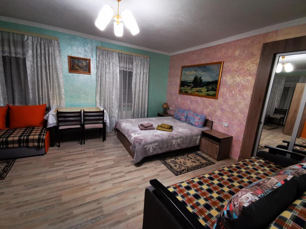 Hotel Міні Квартал Yahotyn Esterno foto